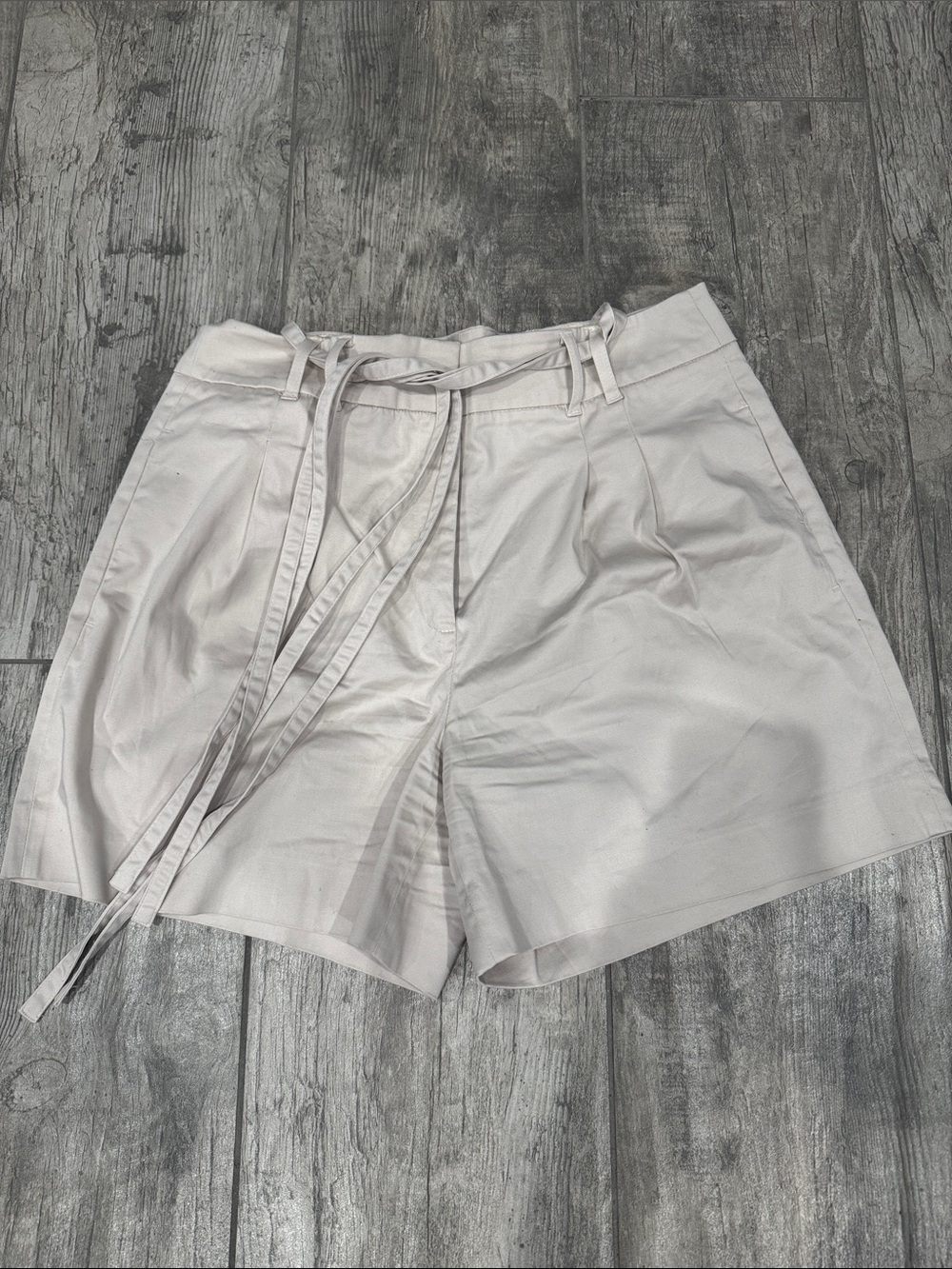Like New! High-Waist Beige Tie-Belt Women’s Shorts